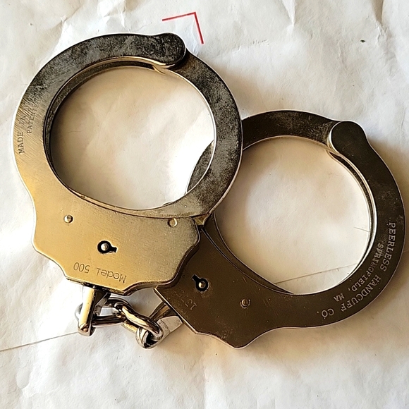 Peerless Basic Handcuffs - Picture 6 of 6